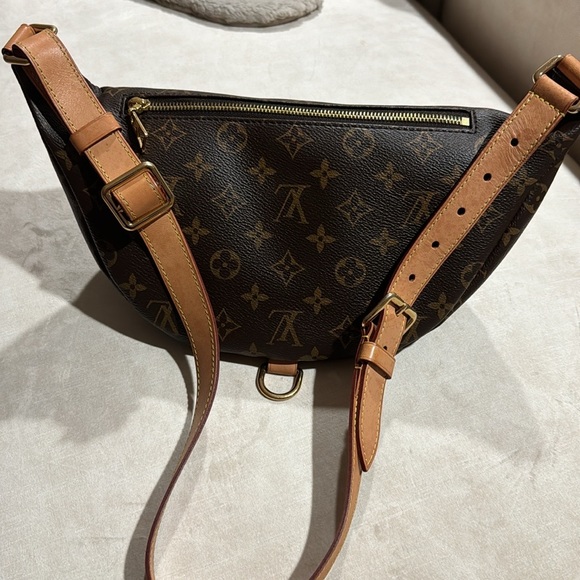 New 😻🔥Louis Vuitton bumbag - Picture 9 of 15